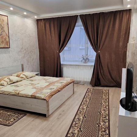 Апартаменты По Панаса Мирного. Khmelʼnytsʼkyy Esterno foto