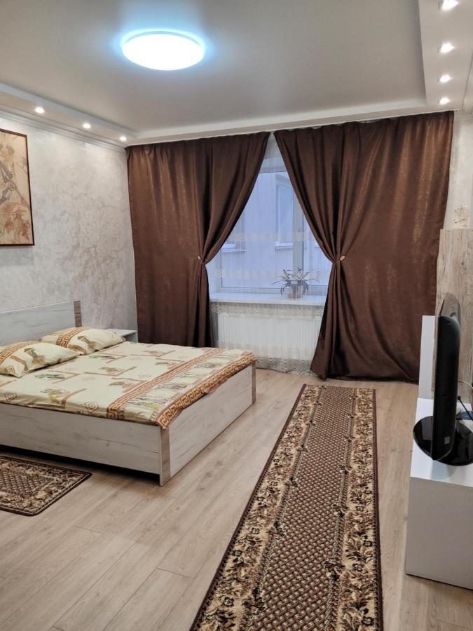 Апартаменты По Панаса Мирного. Khmelʼnytsʼkyy Esterno foto